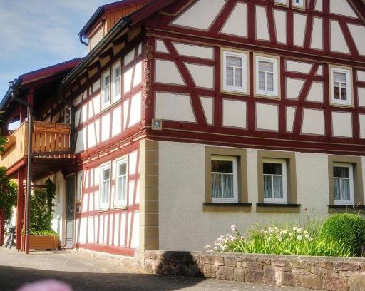 Bischofsheim an der Rhon Apartment | Charming Ferienwohnung Vorndran: Family-Friendly Retreat