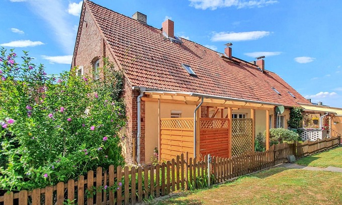 Muritz Apartment | Cozy 2-Bedroom Retreat with Spa and Lake View in Grabowhöfe