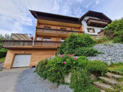 Drobollach am Faakersee Apartment | Oceanfront Getaway at Ferienwohnungen MONFREDA - Rated 9/10
