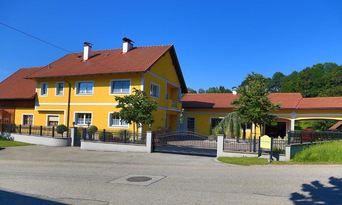Wallern an der Trattnach Apartment | Family-Friendly Ferienwohnungen Hanetseder with High Ratings