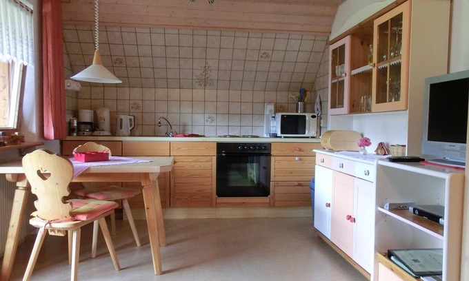Bernau Apartment | Cozy Ferienwohnung Stöckerwald: Ideal for 2 with Kitchen