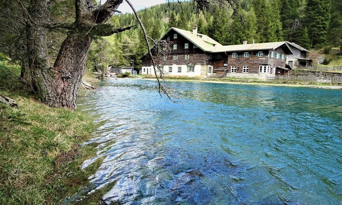Obernberg am Brenner Apartment | Inviting Ferienwohnung Tribulaunblick - Family-Friendly Retreat