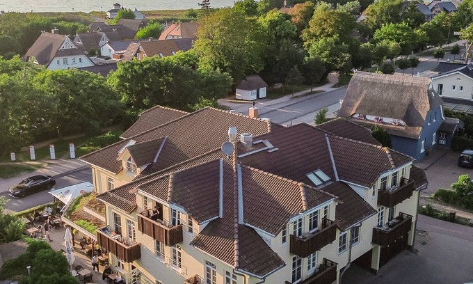 Ostseebad Ahrenshoop Apartment | Beachside Retreat: Ferienwohnung "dreimaster" with Ocean View