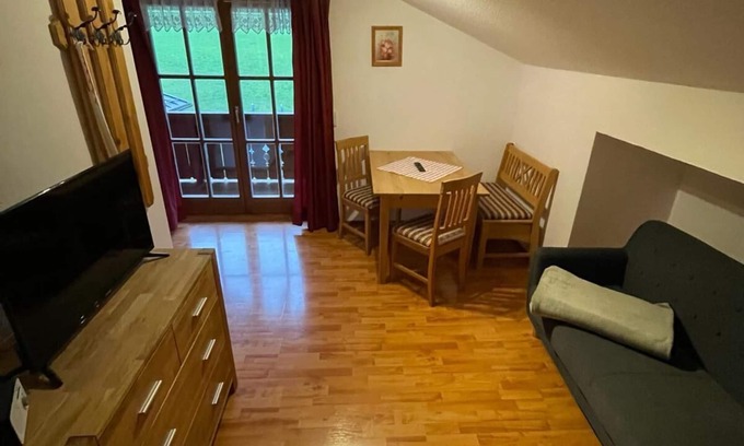 Konigssee Apartment | Cozy Ferienwohnung Hoher Göll with Balcony & Kitchen