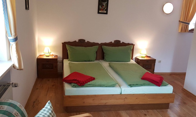 Schoenau am Koenigssee Apartment | Cozy Ferienwohnung Hochkalter for 2 with Balcony & Kitchen