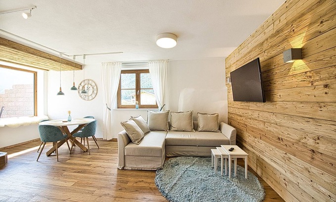 Oberschonau Apartment | Beachfront Haven: Ferienwohnung Hoher Göllblick Retreat