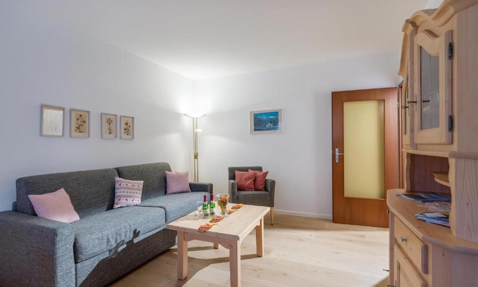Oberaudorf Apartment | Relaxing Getaway at Ferienwohnanlage-Oberaudorf with Pool