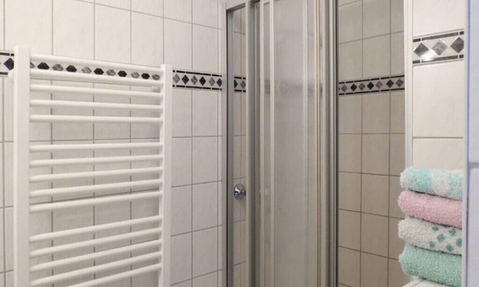 Busumer Deichhausen Apartment | Cozy Apartment 300m from the Beach with Ocean Views