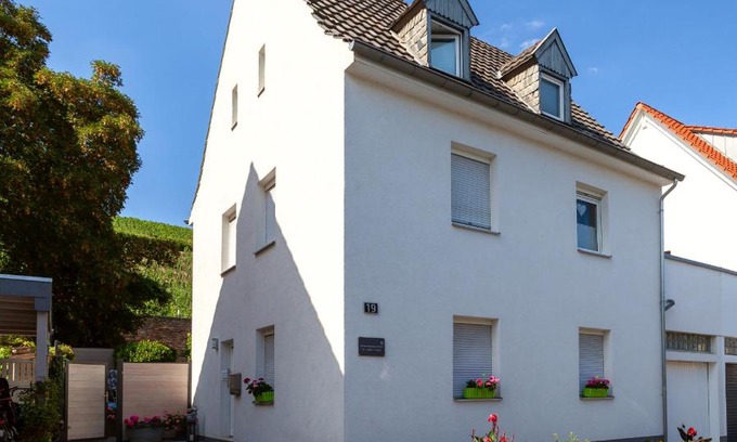 Ahrweiler Apartment | Guest Rated 9/10: Ferienwohnung Emmi with Kitchen Access