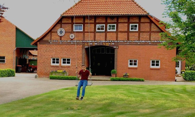 Region Hannover District Apartment | Child-Friendly Retreat at Ferienwohnung im Kuhstall