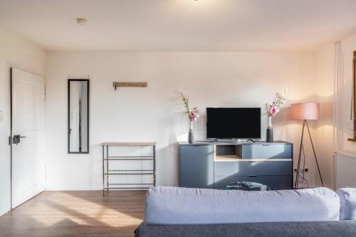 Radolfzell am Bodensee Apartment | Family-Friendly Ferienwohnung Säntisblick with Hot Tub