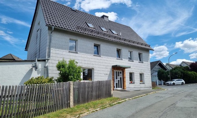 Zell im Fichtelgebirge House | Discover Ferienwohnung Kühnel: A Budget-Friendly Retreat