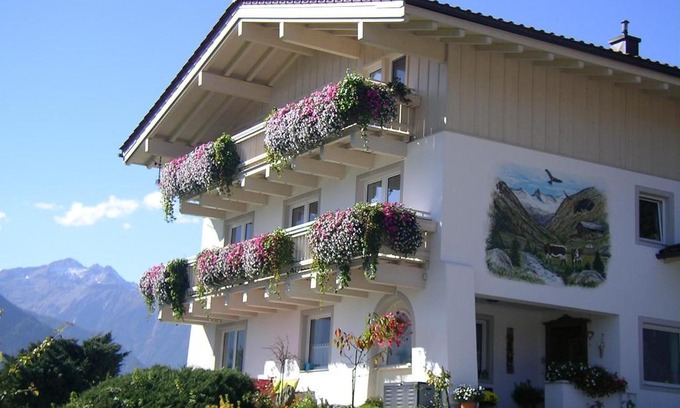 Schonbach Apartment | Ideal Ferienwohnung Zwoelferblick - Pet & Child Friendly