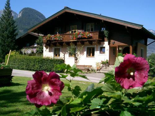 Sankt Martin bei Lofer Apartment | Top-Rated Ferienwohnung Waldhäusl: Pet & Child Friendly Stay