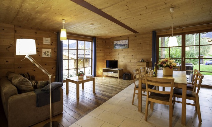 Aschau im Chiemgau Apartment | Guest Rated: Pet-Friendly Apartment with Sunny Terrace