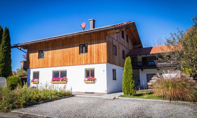 Finsterwald Apartment | Oceanfront Retreat at Ferienwohnung Holzeralmblick