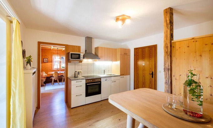 Durnbach Apartment | Welcoming Ferienwohnung Fichte - Ideal for Families