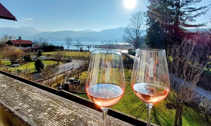 Gmund am Tegernsee Apartment | Oceanfront Retreat at Ferienwohnung Hornsteiner for Families