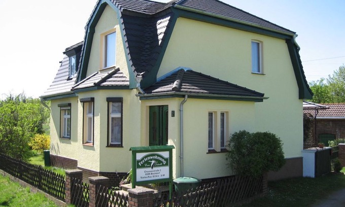 Lubbenau/Spreewald Apartment | Cozy Ferienwohnung Zum Dorfschullehrer with Ocean View