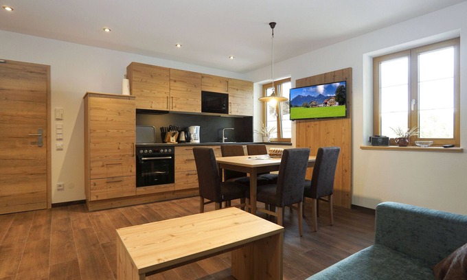Staudach-Egerndach Apartment | Spacious Ferienwohnungen for Families with Kitchen & WiFi
