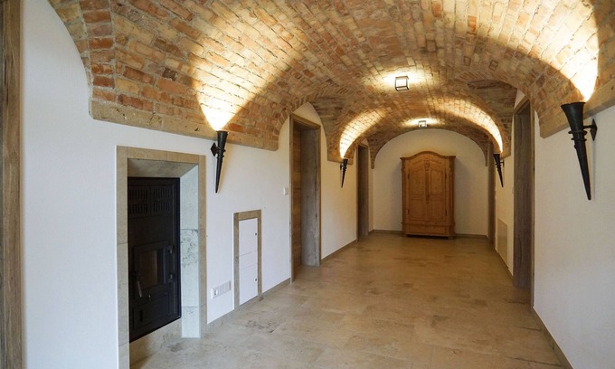 Staudach-Egerndach Apartment | Spacious Ferienwohnung Burg Hohenstein with Terrace & Wi-Fi