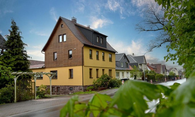 Herges Apartment | Oceanfront Retreat: Ferienwohnung Erna with Hot Tub & Fireplace