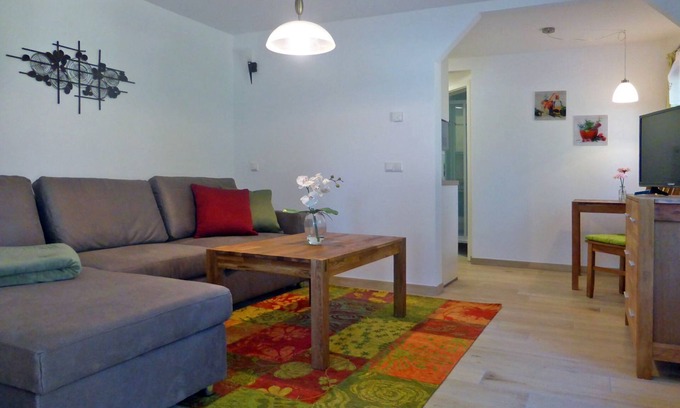 Bodstedt Apartment | Oceanfront Retreat at Ferienhaus am Waldessaum