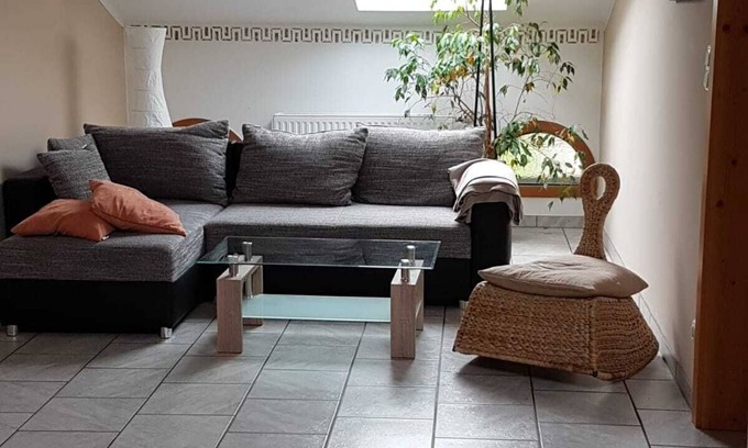 Grabenstatt Apartment | Cozy Dachgeschoss Ferienwohnung for 2-4 Guests, Child-Friendly