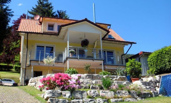 Enzklosterle Apartment | Cozy Ferienwohnung 2 with Kitchen & Breakfast Included