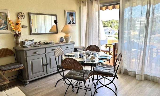 Saint-Raphael Apartment | Ferienwohnung 2 Zimmer Kabine - 4 Betten - SAINT RAPHAËL