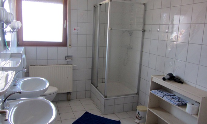 Odsbach Apartment | Cozy Ferienwohnung with Kitchen & Breakfast for 4 Guests