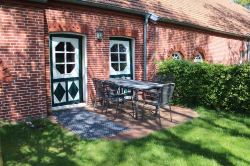 Lehe Apartment | Child-Friendly Getaway at Ferienwohnung 3 Struven Hus
