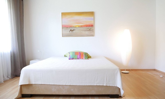 Urberg House | Cozy 1-Bedroom Apartment with Kitchen & Breakfast Included