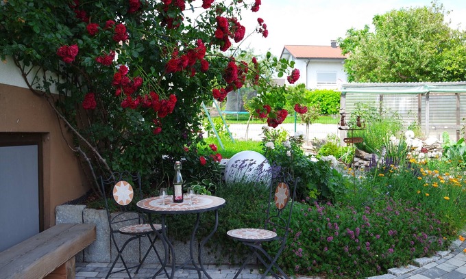 Weilheim Apartment | Cozy Apartment with Kitchen for 2 - Rated 10/10!