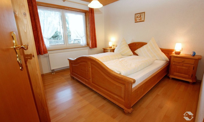 Hinterzarten Apartment | Cozy 1-Bedroom Apartment for Families, Rated 10/10!