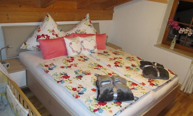 Rottau Apartment | Cozy Getaway: Perfect 54 sqm Apartment for Two