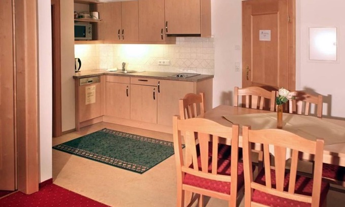 Lofer Apartment | Pet-Friendly Ferienwohnung with Ocean View and Spa Access