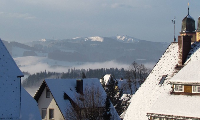 Sankt Maergen Apartment | Spacious 2-Bedroom Apartment with Kitchen & Breakfast Included