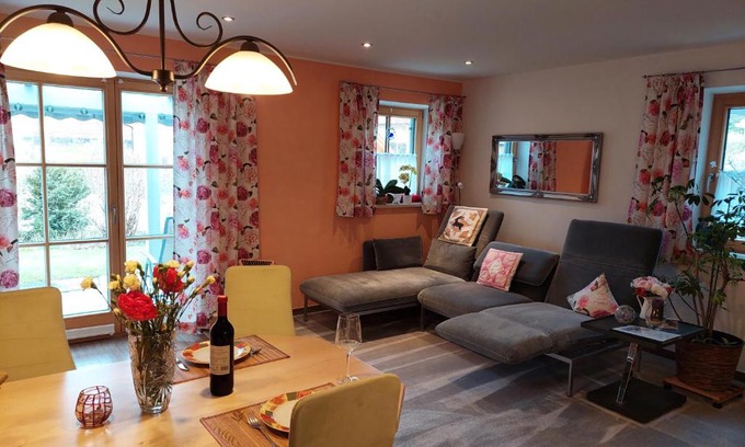 Ebersberg District Apartment | Charming Ferienwohnung Abendrot - 4-Star Pet-Friendly Retreat