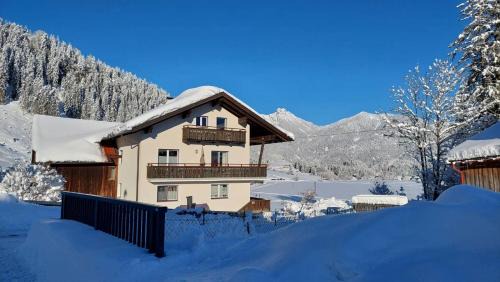 Reutte Apartment | Child-Friendly Ferienwohnung Abendspitzblick with High Ratings