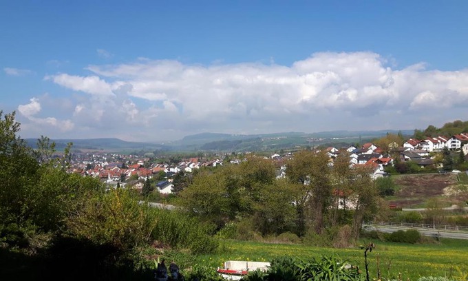 Engen Apartment | Family-Friendly Ferienwohnung Ackermann with High Guest Ratings