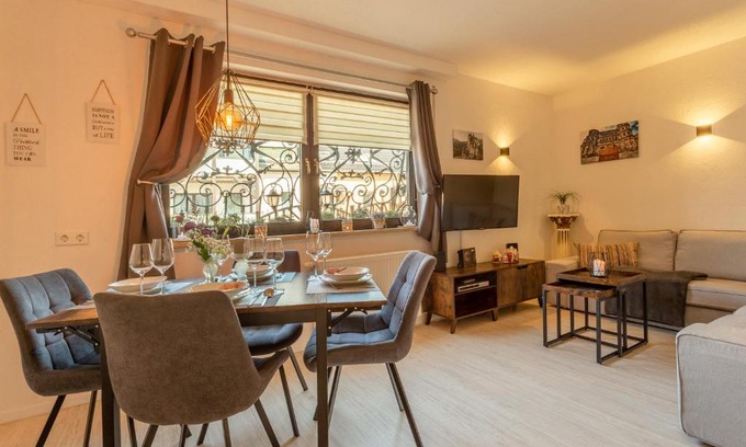 Gerolstein Apartment | Oceanfront Retreat: Ferienwohnung Airone Nero, Rated 9/10