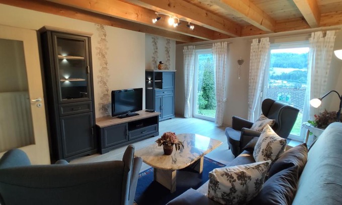 Albstadt Apartment | Cozy Ferienwohnung Albblick: Child-Friendly Retreat with 9.3/10