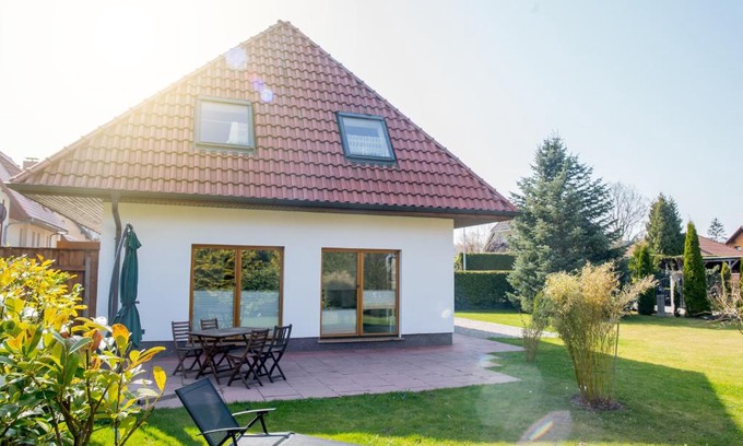 Warnitz Apartment | Cozy Ferienwohnung am Aubach: Pet & Child Friendly Retreat