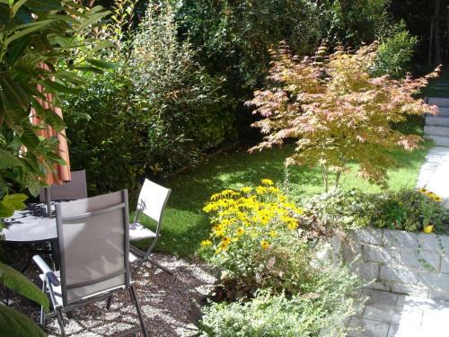 Kreuzlingen Apartment | Cozy Ferienwohnung am Bach with Oceanfront Views