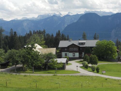 Bad Goisern Apartment | Pet-Friendly Retreat at Ferienwohnung am Bauernhof Koa
