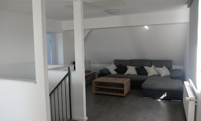 Schneppenbaum Apartment | Cozy Ferienwohnung am Deich: Family-Friendly Retreat