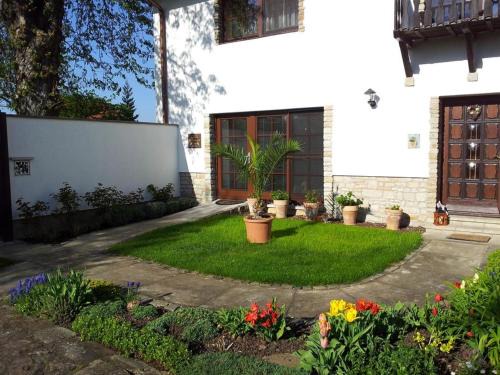 Geusa Apartment | Top-Rated Ferienwohnung "Am Geiseltal" for Your Stay