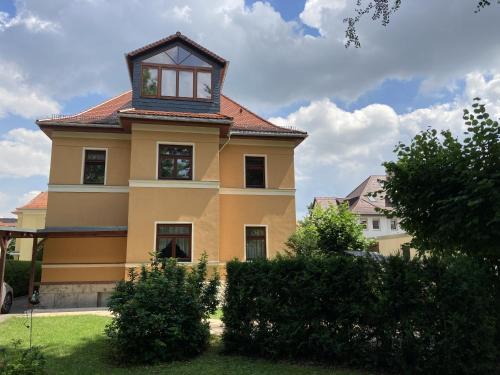 Weimar Apartment | Family-Friendly Ferienwohnung Am Ginkgobaum with 9.2 Rating