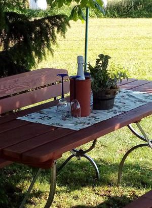 Andenhausen Apartment | Cozy Ferienwohnung am Hochrhöner - Child Friendly Retreat